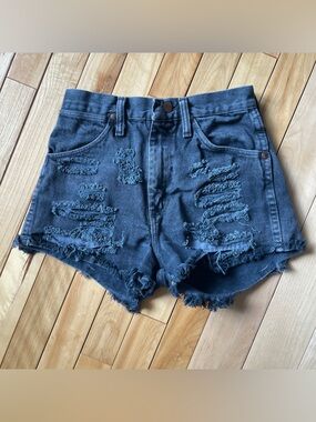 Wrangler Distressed Black Denim Women’s Shorts